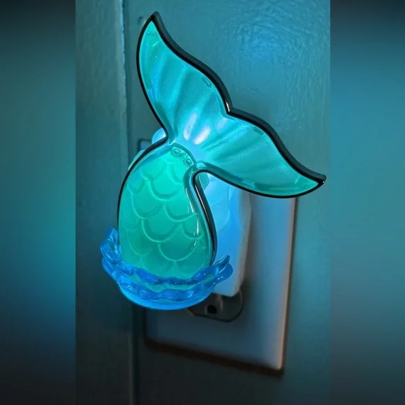 Bath & Body Works Ariel Adjustable Wallflowers Plug-in Night Light NWT - Picture 2 of 7